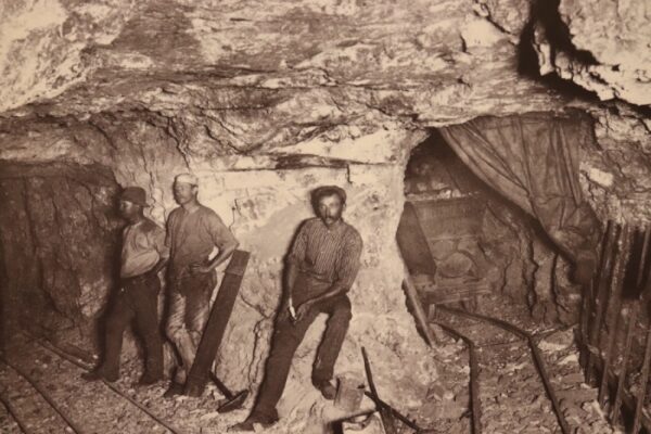 hommes dans les mines de cobar