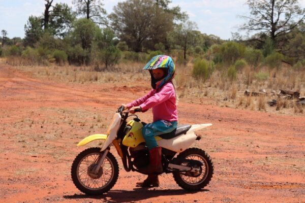 indie sur sa moto